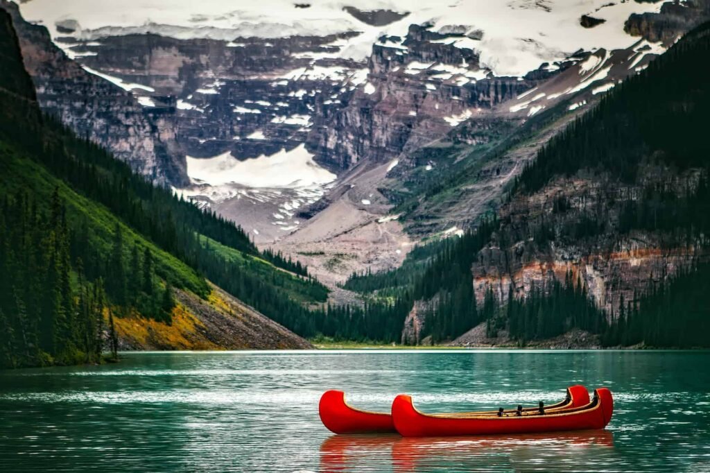 lake-louise-1761286_1920